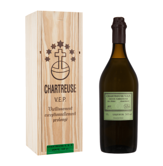 Chartreuse Green V.E.P. Liqueur 1L 54% + Wooden Box