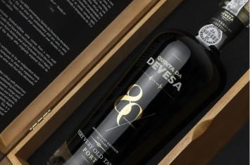 Quinta Da Devesa Porto 80 years anniversary LIMITED edition 20% 75cl + Houten kist